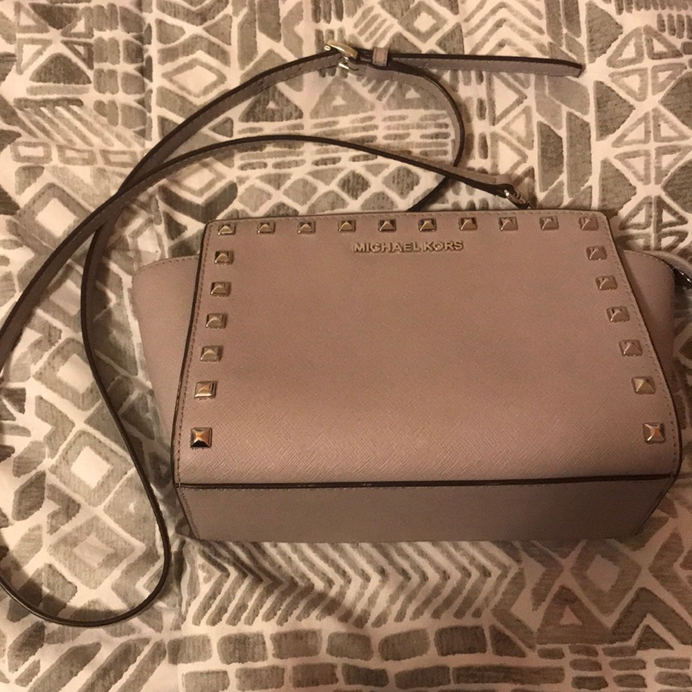 SOLD‼️Selma Stud Medium Messenger Crossbody